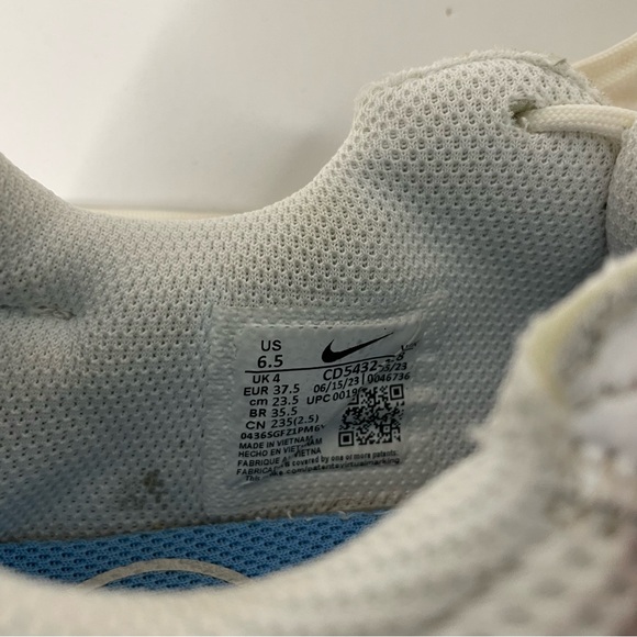 Nike White and Blue Air Max Sneakers with Cushioning - Picture 10 of 10